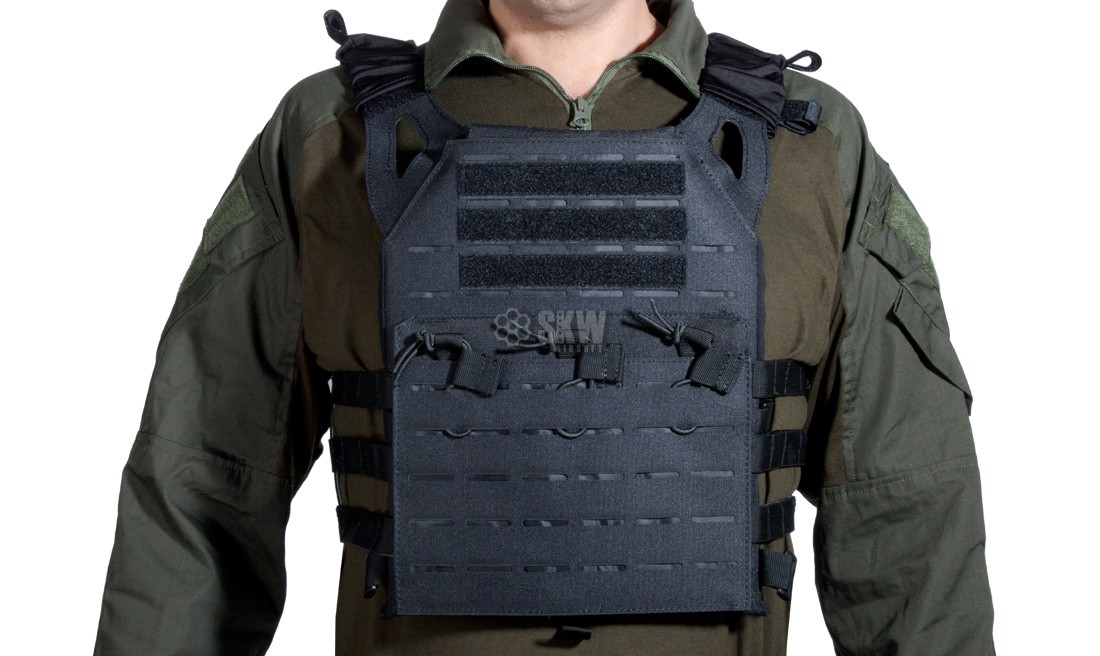 CHALECO PLATE CARRIER CORTE LASER NEGRO V18 + 2 PLACAS DE PROTECCION DUMMY